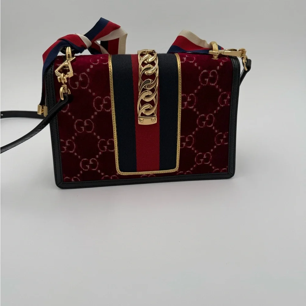 Gucci Sylvie Red and Black Crossbody Bag with Gold Chain - Picture 2 of 9